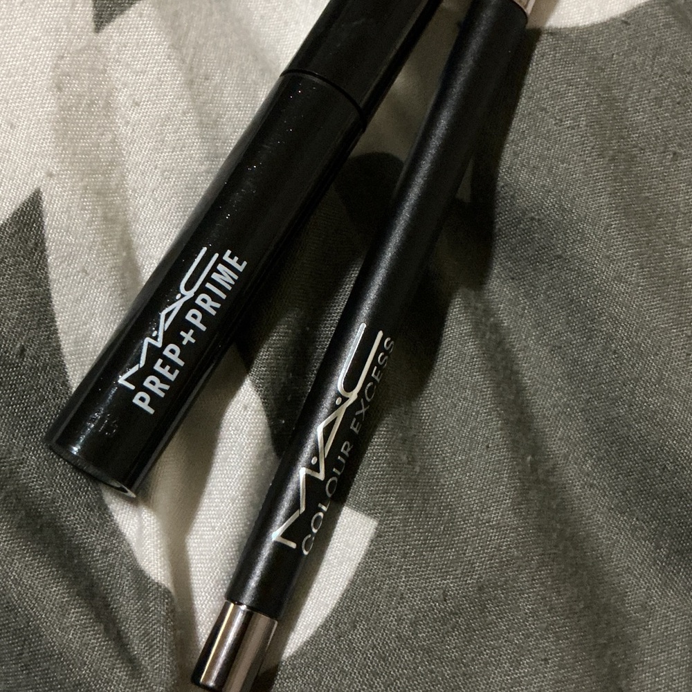 MAC Cosmetics Bundle - Picture 2 of 9